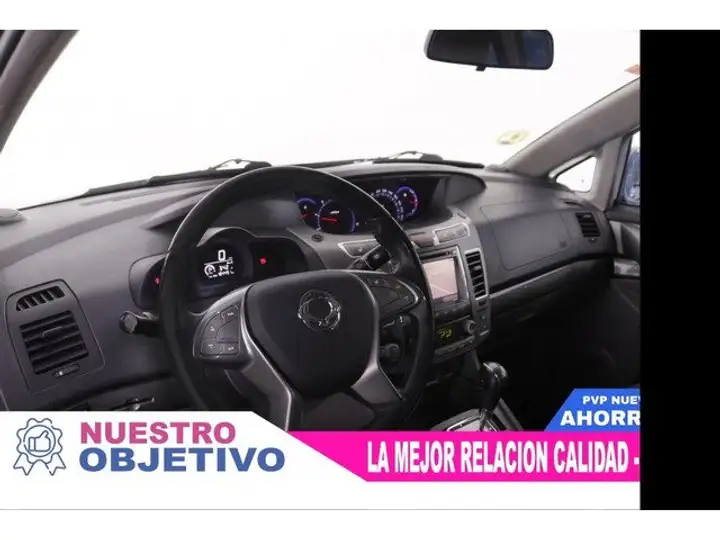 SsangYong Rodius 2.0e-Xdi Limited 2015, foto 10