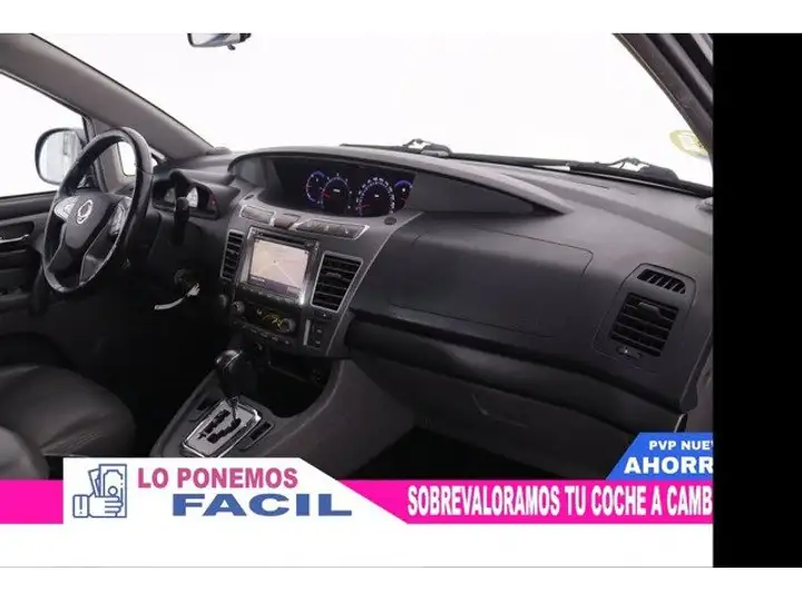 SsangYong Rodius 2.0e-Xdi Limited 2015, foto 11