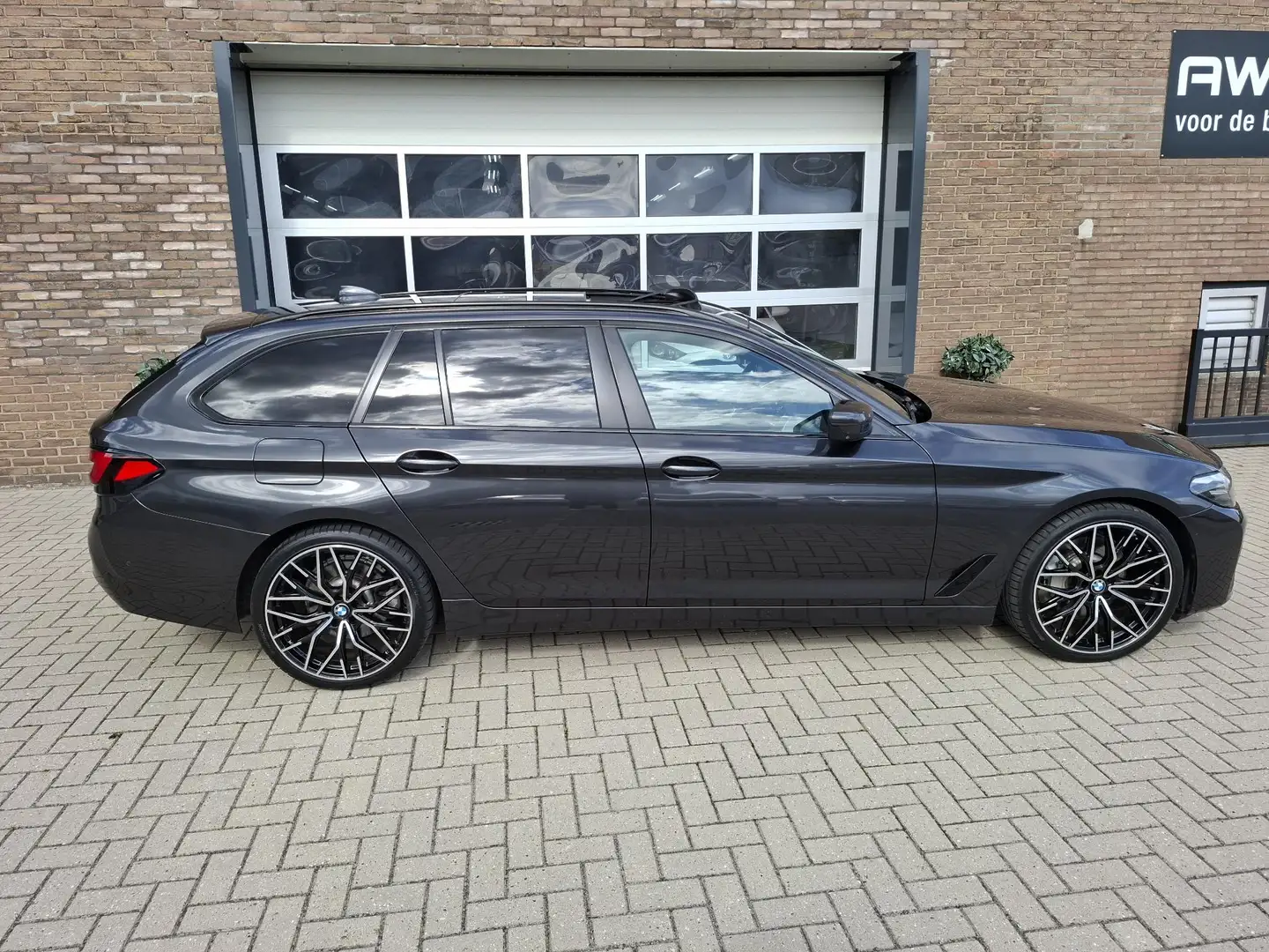 BMW 530 5-serie Touring 530e xDrive panorama/Leer/Trekhaak Gris - 2