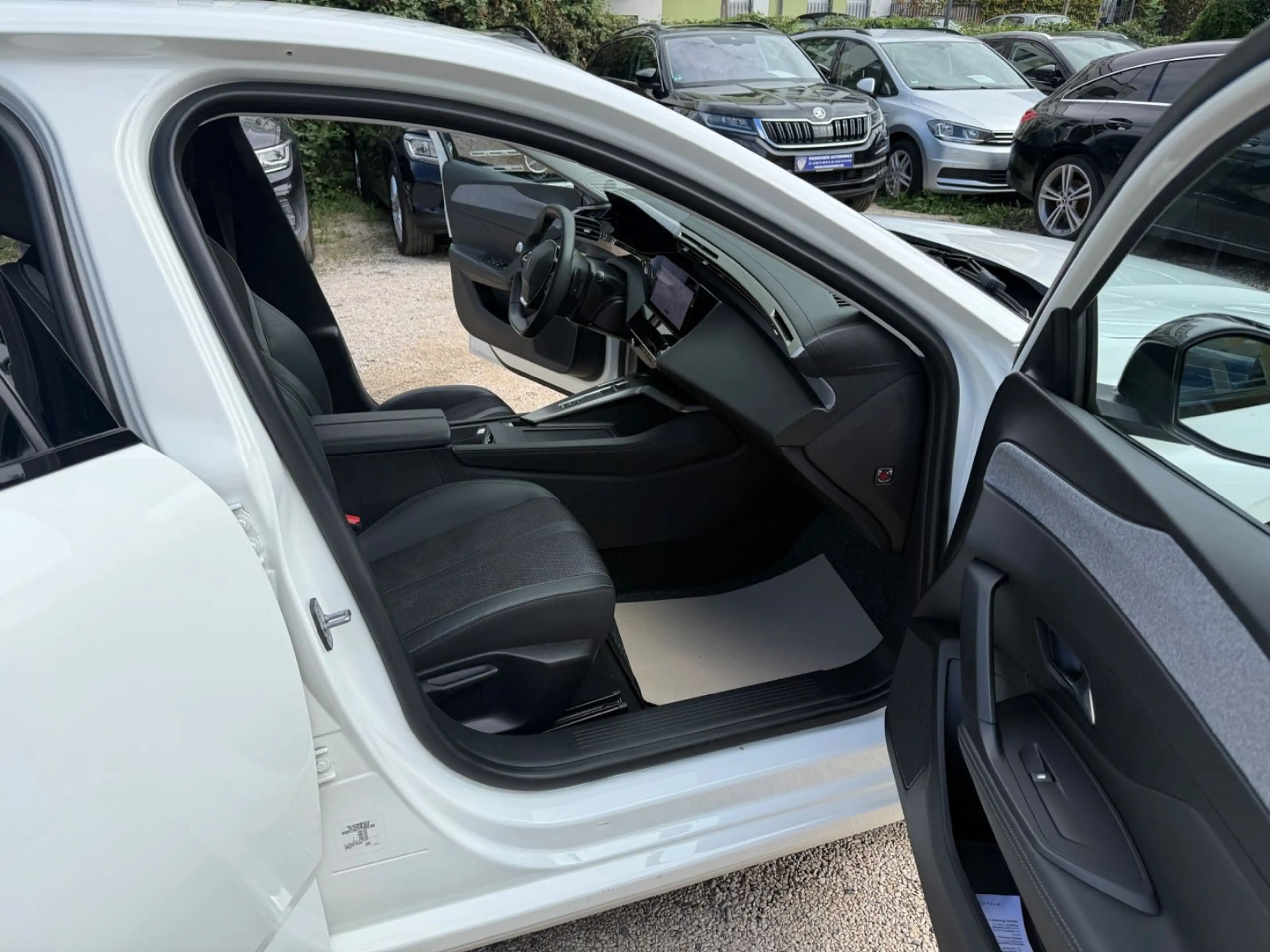 Peugeot 308 EAT8 SW Allure Pack Kamera LED Leder ACC BLI — photo 13