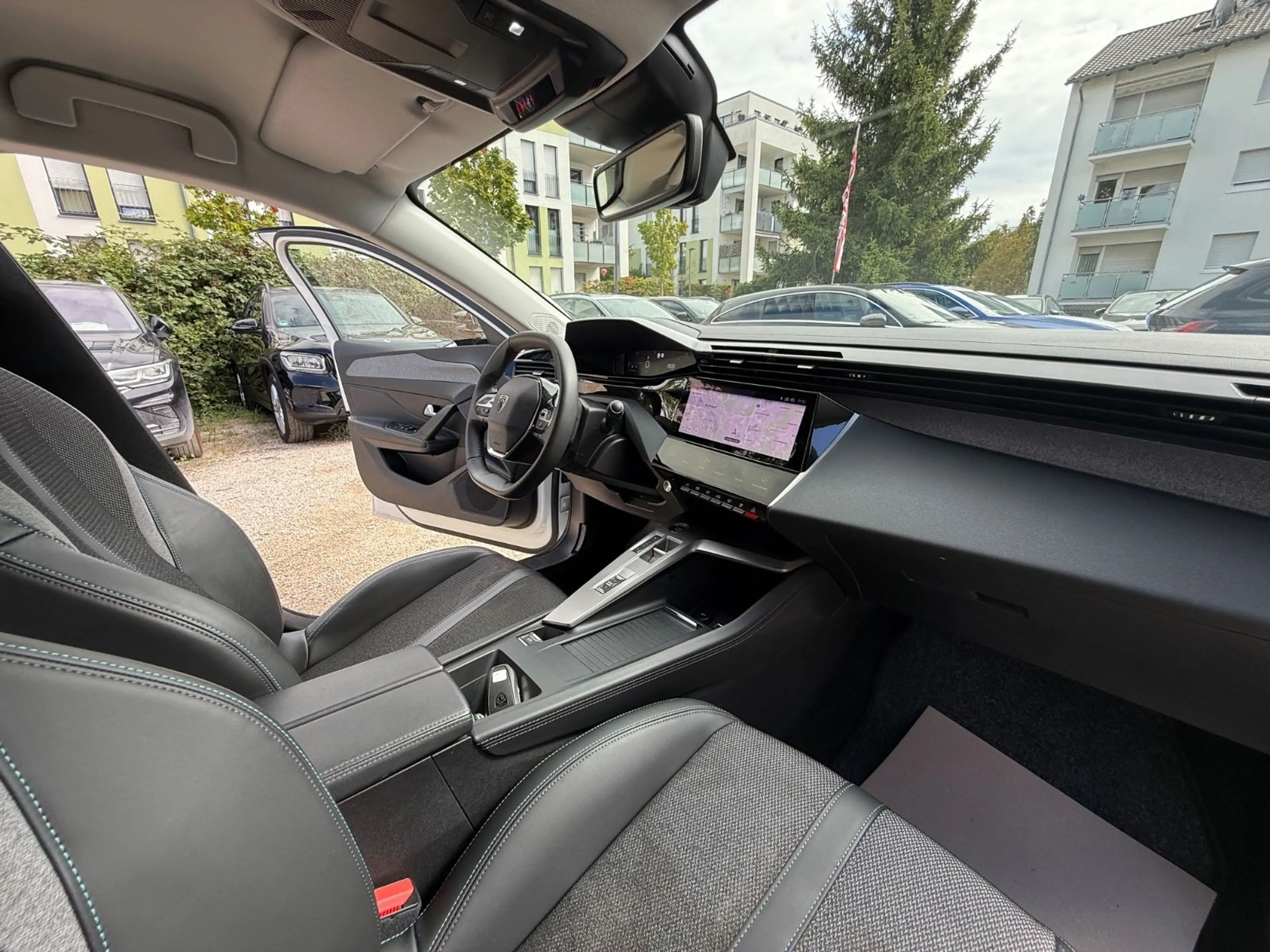 Peugeot 308 EAT8 SW Allure Pack Kamera LED Leder ACC BLI — photo 12