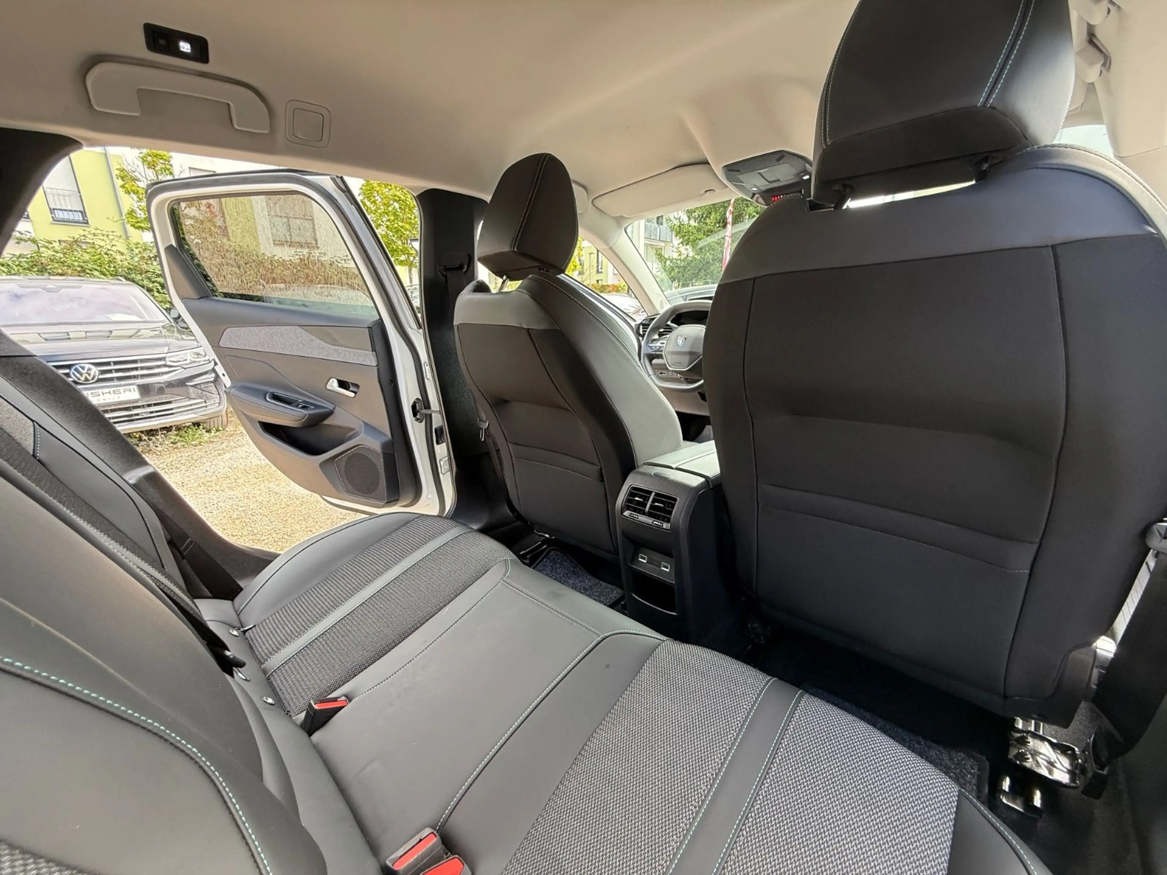 Peugeot 308 EAT8 SW Allure Pack Kamera LED Leder ACC BLI — photo 15