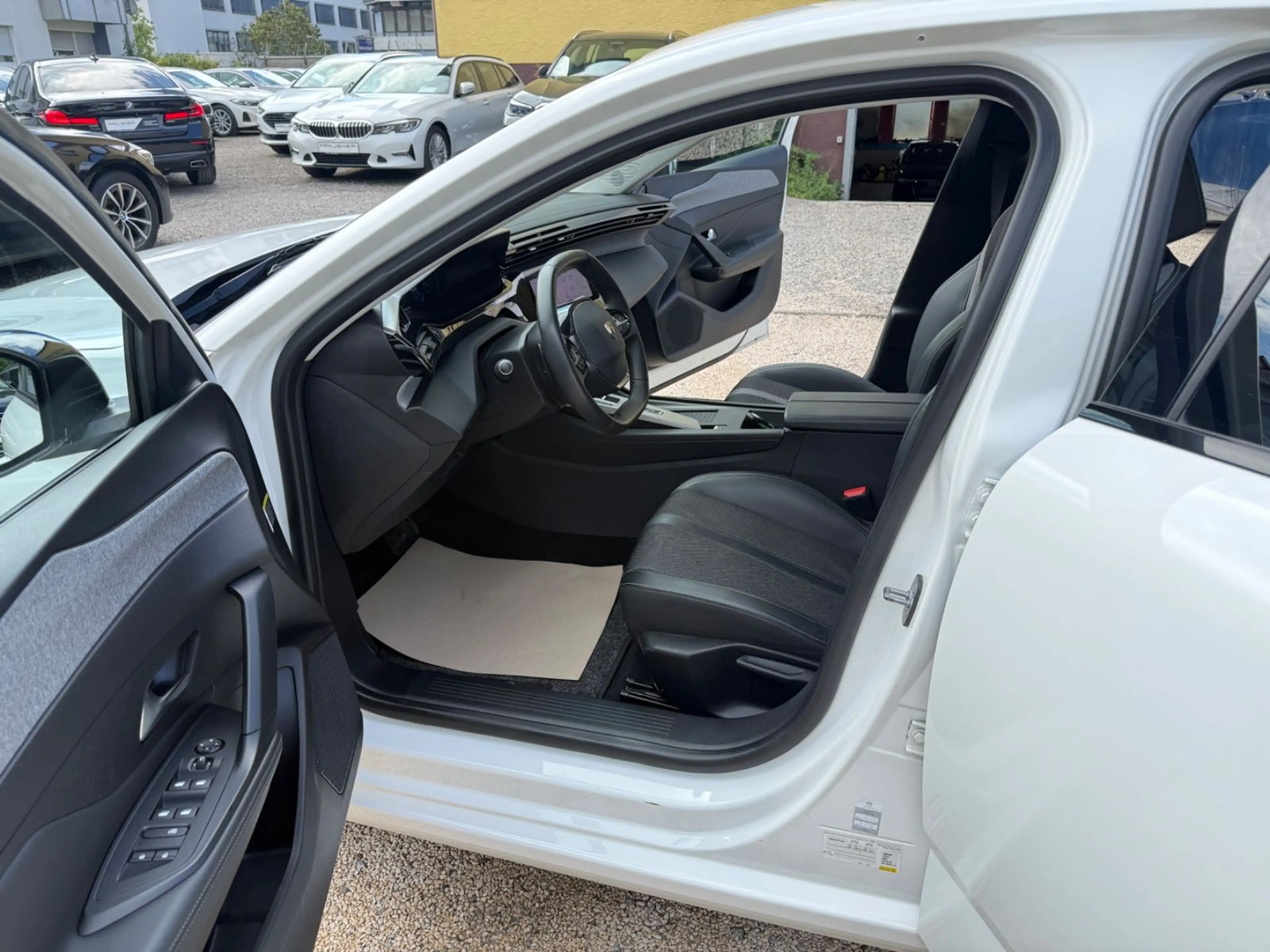 Peugeot 308 EAT8 SW Allure Pack Kamera LED Leder ACC BLI — photo 9