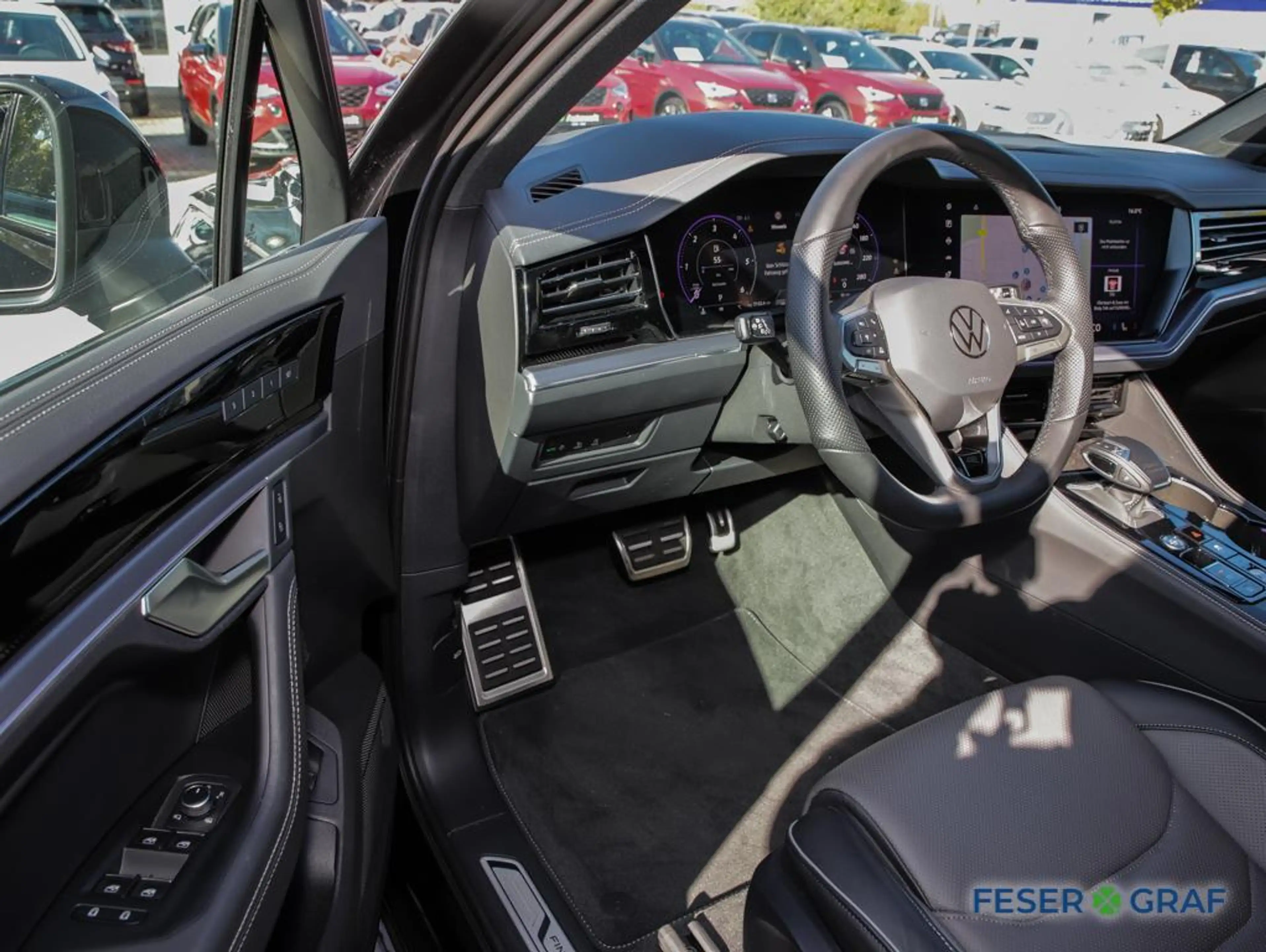 Volkswagen Touareg 3.0 TDI 4M R-Line Black AHK Allradl Pano — photo 12