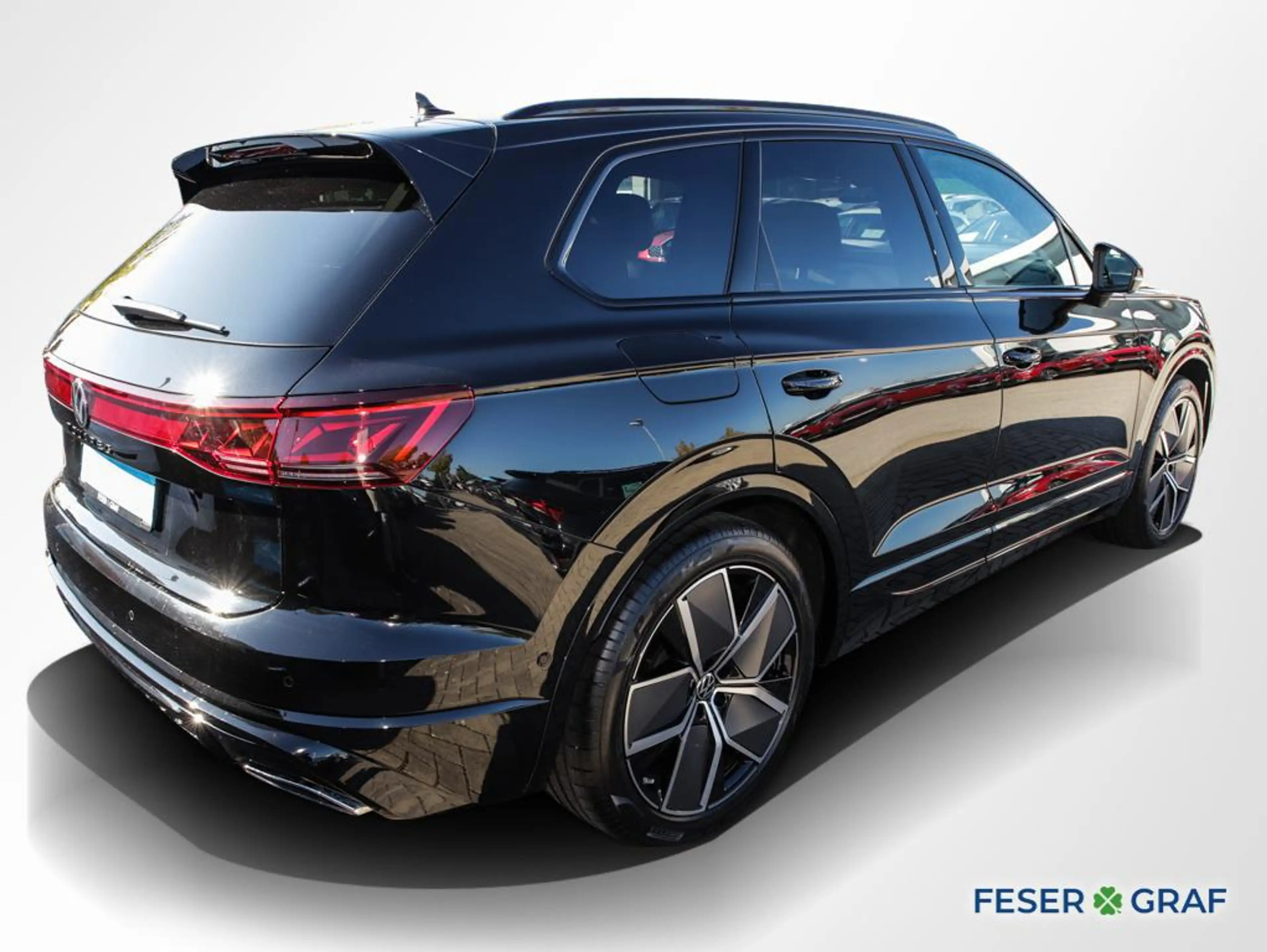 Volkswagen Touareg 3.0 TDI 4M R-Line Black AHK Allradl Pano — photo 4