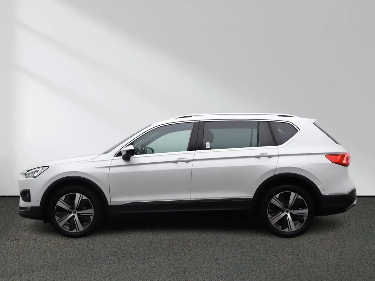 SEAT Tarraco Xcellence 2.0 TDI 4Drive LED AHK Navi SHZ Wit - 2