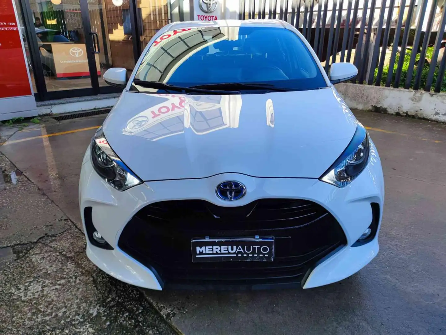 Toyota Yaris 1.5 Hybrid 5 porte Active Weiß - 2