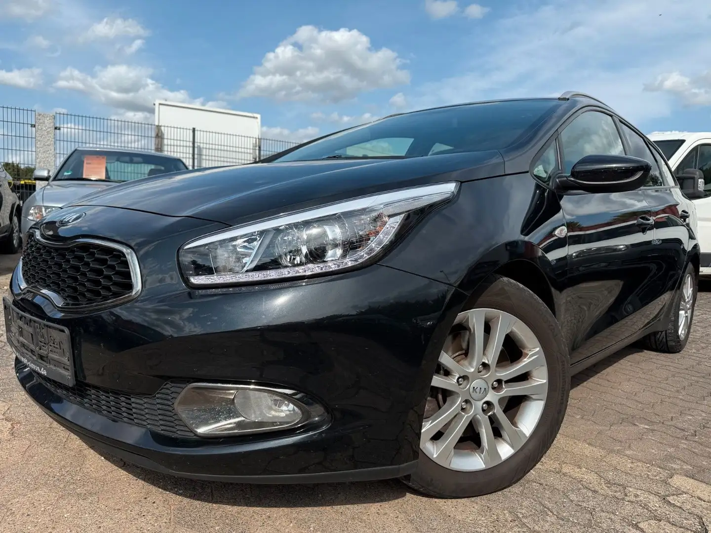 Kia Ceed SW / cee'd SW 1.4 CRDi Klima,AHK,Tüv 08/27 Schwarz - 1