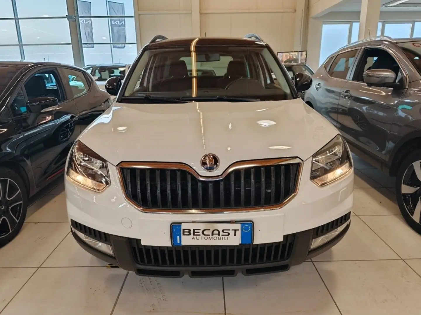 Skoda Yeti 2.0 TDI SCR 110 CV 4x4 Design Edition Bianco - 2