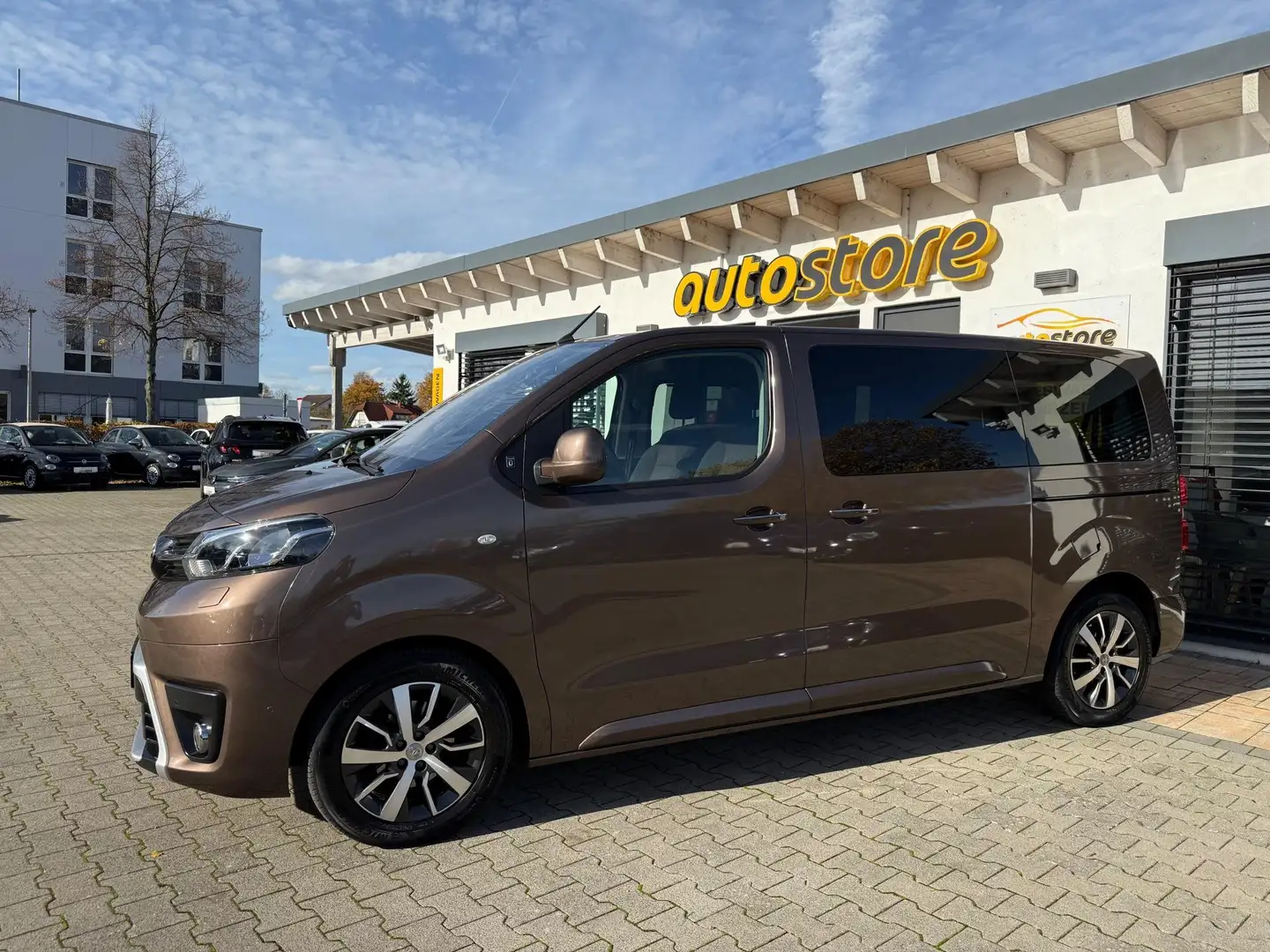 Toyota Proace Verso 2.0 D-4D L1 Team D S/S 130 kW (177 PS), A... Brun - 1