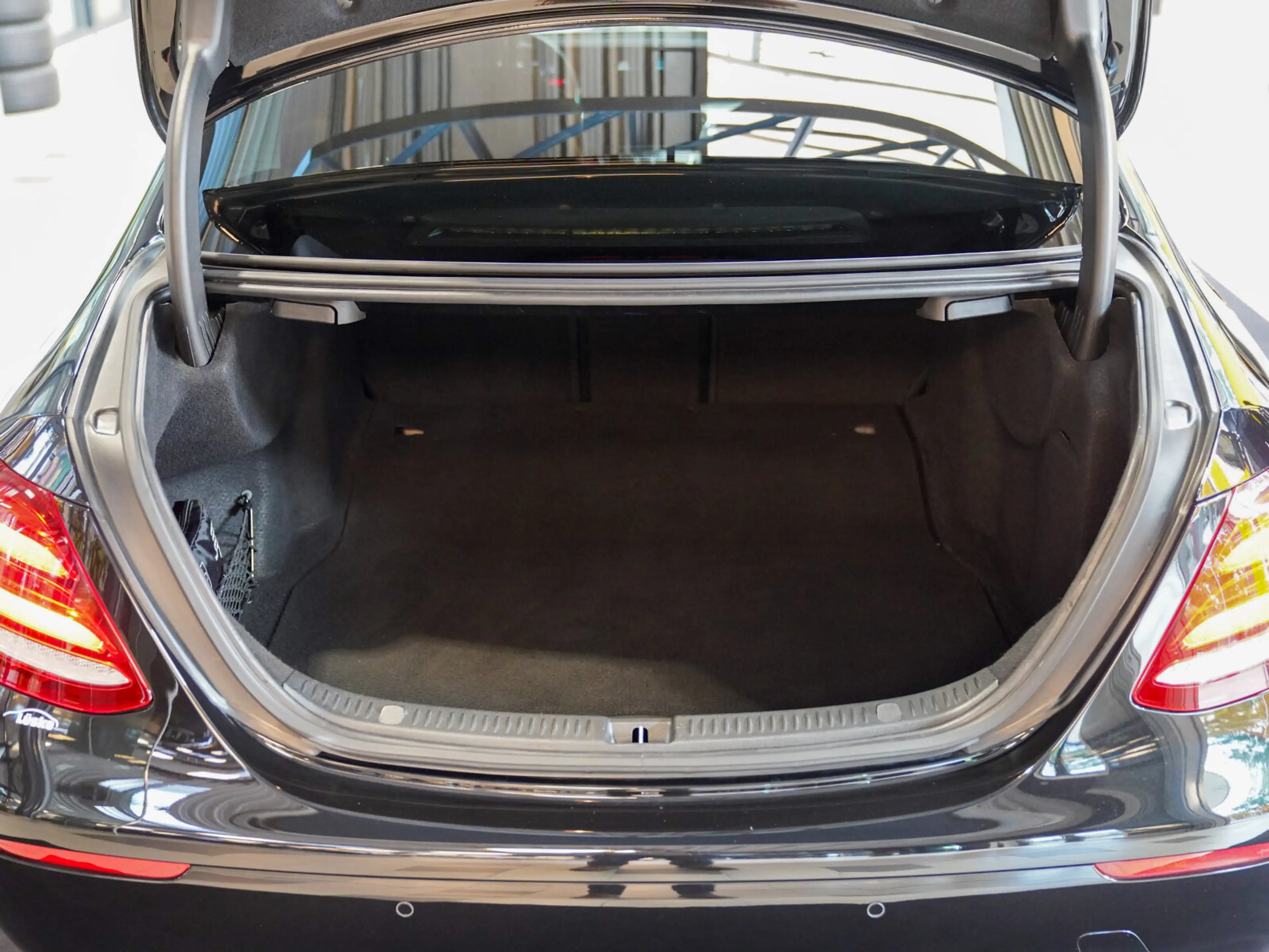 Mercedes-Benz E 220 d AVANTGARDE Night Burmester Anhänge Kamer — photo 5