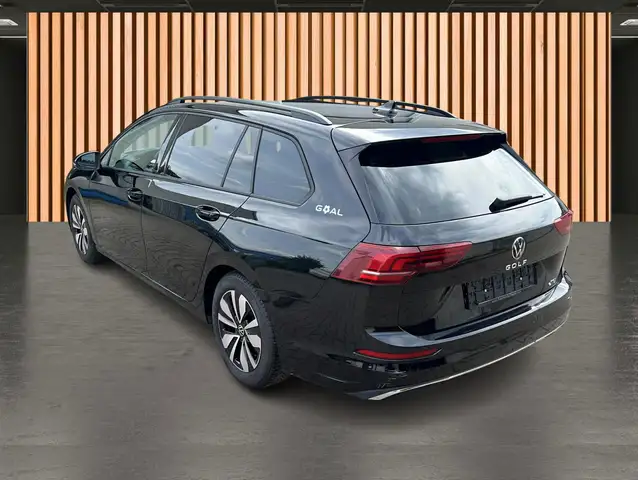 Volkswagen Golf view 4