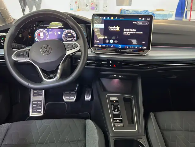 Volkswagen Golf view 3