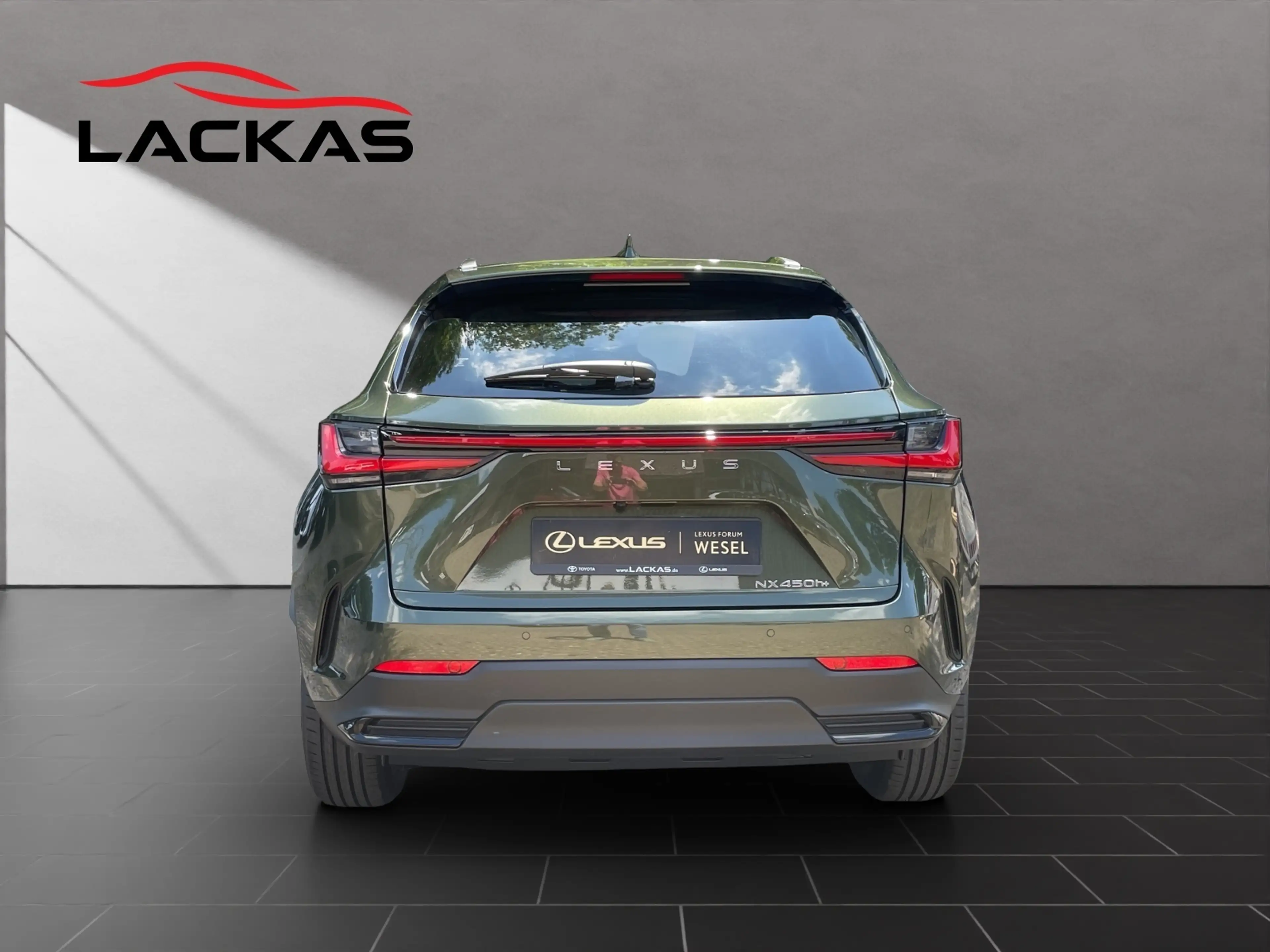 Lexus NX 450h+ + Executive HEAD-UP+MEMORY+PANO — photo 4