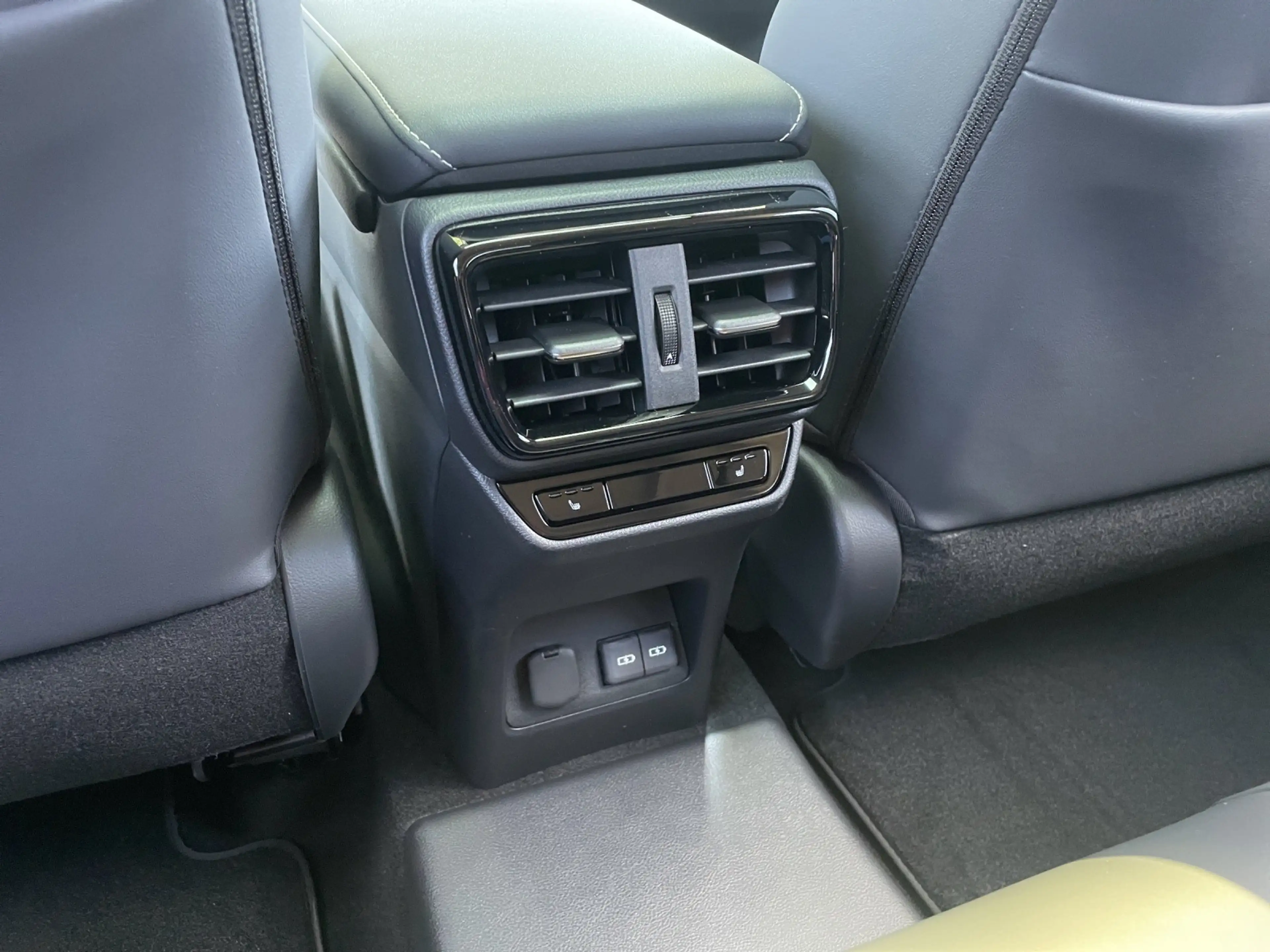 Lexus NX 450h+ + Executive HEAD-UP+MEMORY+PANO — photo 15