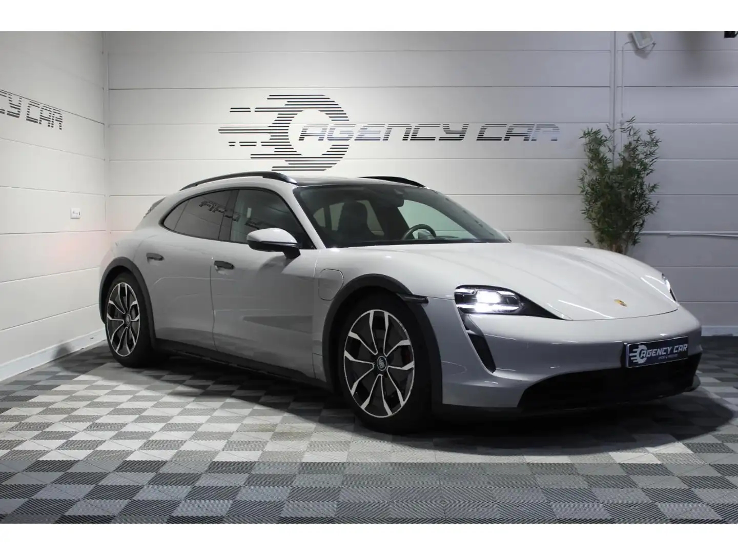 Porsche Taycan 4S 571 Gris Craie Roues AR directrices Gris - 2