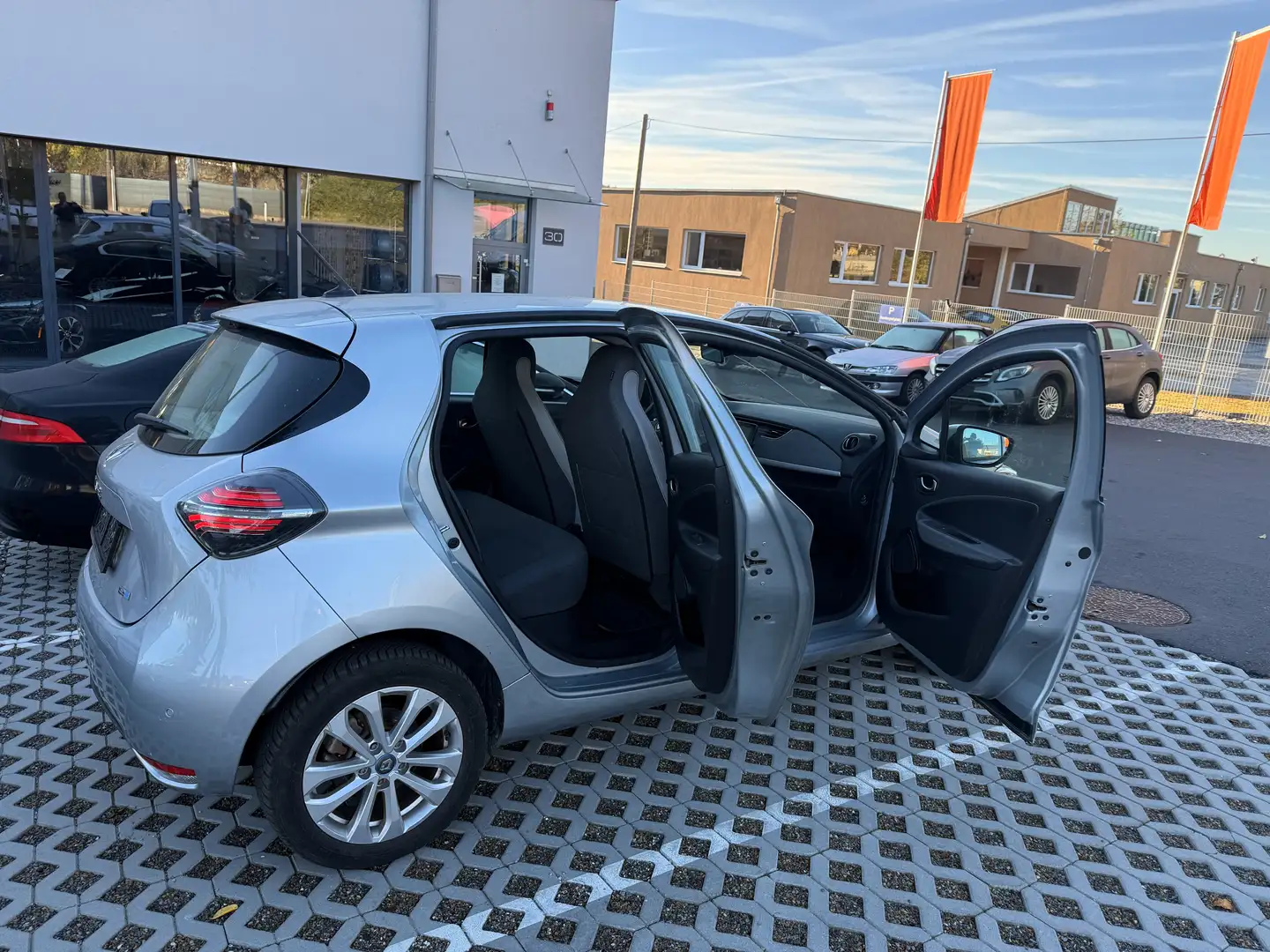 Renault ZOE Zoe Zen R110 Z.E.50 (52kWh Akkumiete nur 25.000km Silber - 2