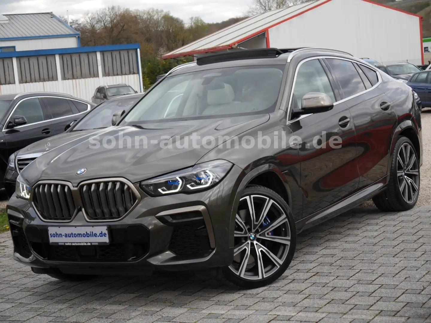 BMW X6 M i 3xTV/B&W/NightVis/PanoSKY/Sitzbelüft/22" Hnědá - 1