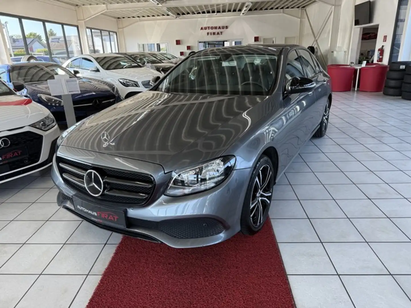 Mercedes-Benz E 250 Avantgarde°Leder°PDC°Klimaa°Night Paket° Grau - 1
