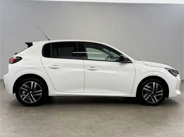 Peugeot 208 view 10