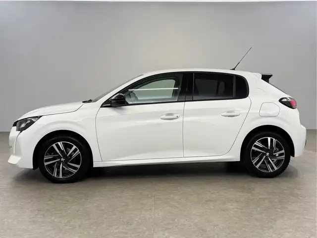 Peugeot 208 view 11