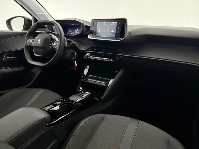 Peugeot 208 view 4