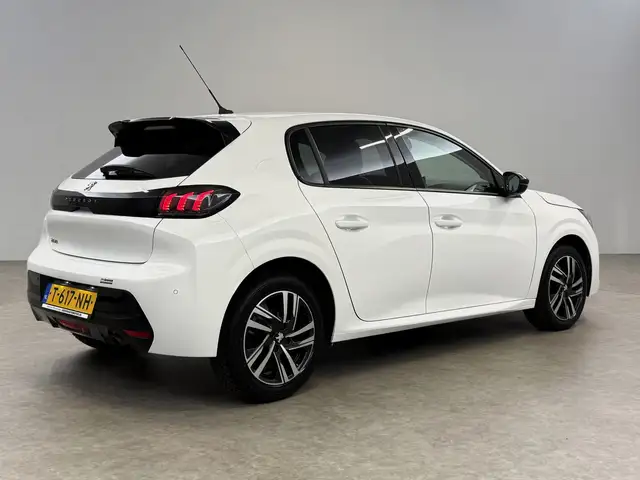 Peugeot 208 view 12