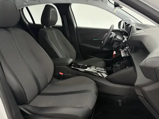 Peugeot 208 view 16