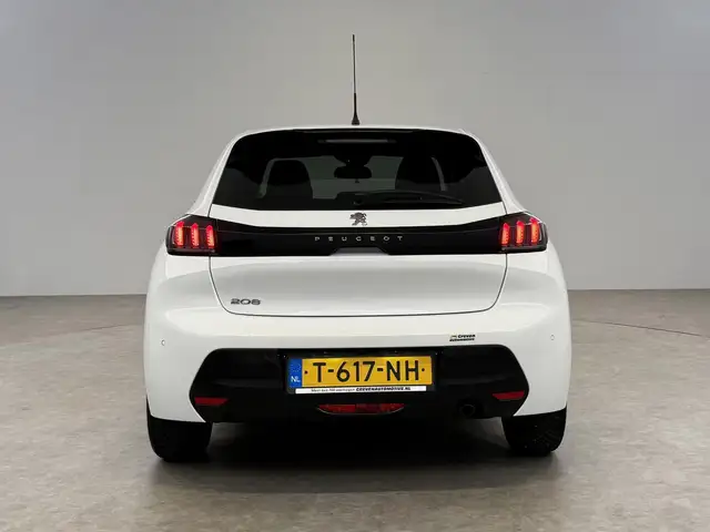 Peugeot 208 view 9