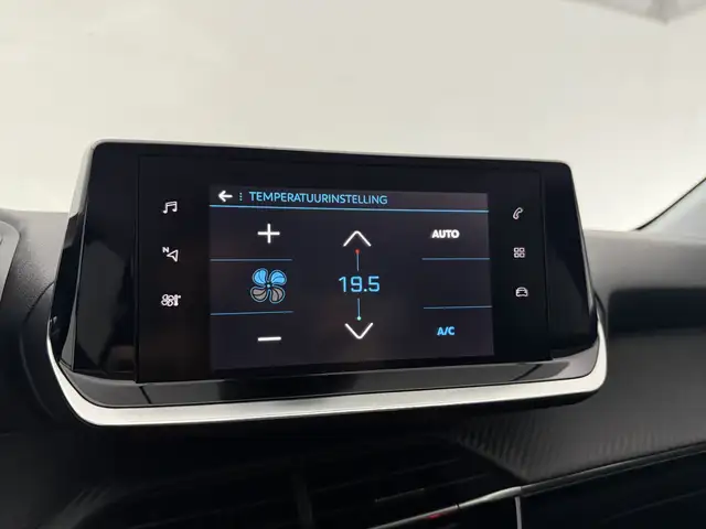 Peugeot 208 view 24