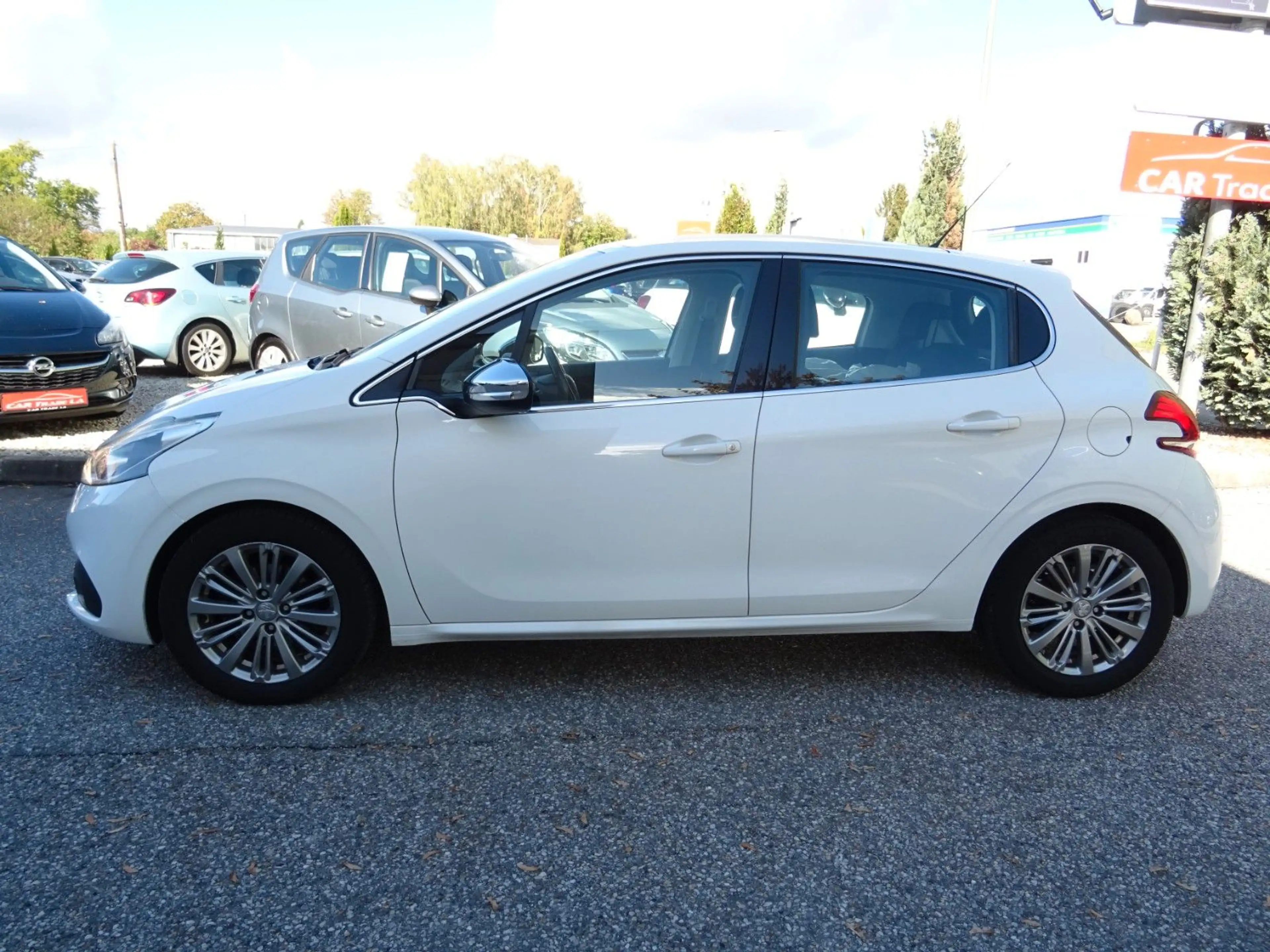 Peugeot 208 Allure — photo 3