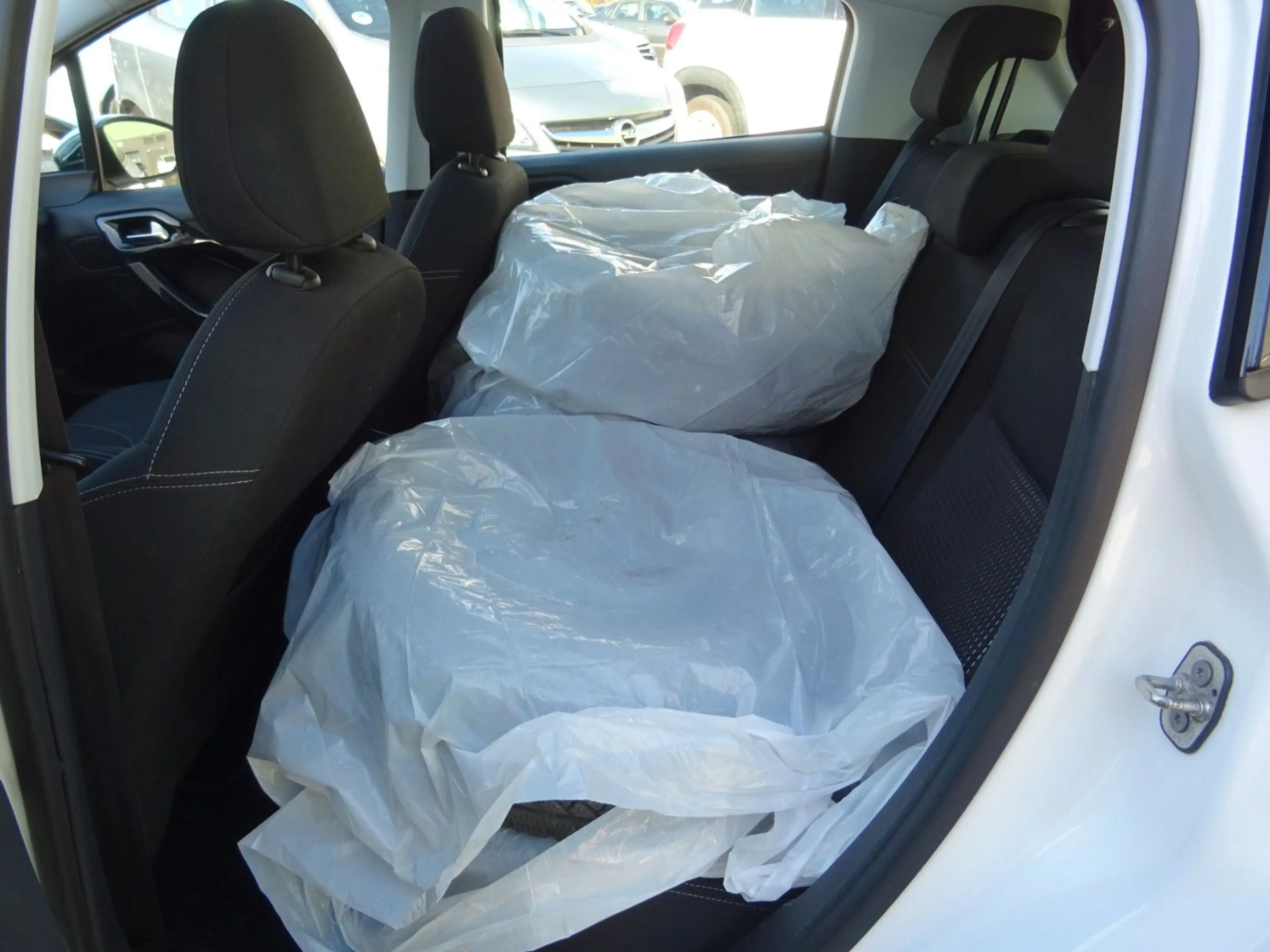 Peugeot 208 Allure — photo 15