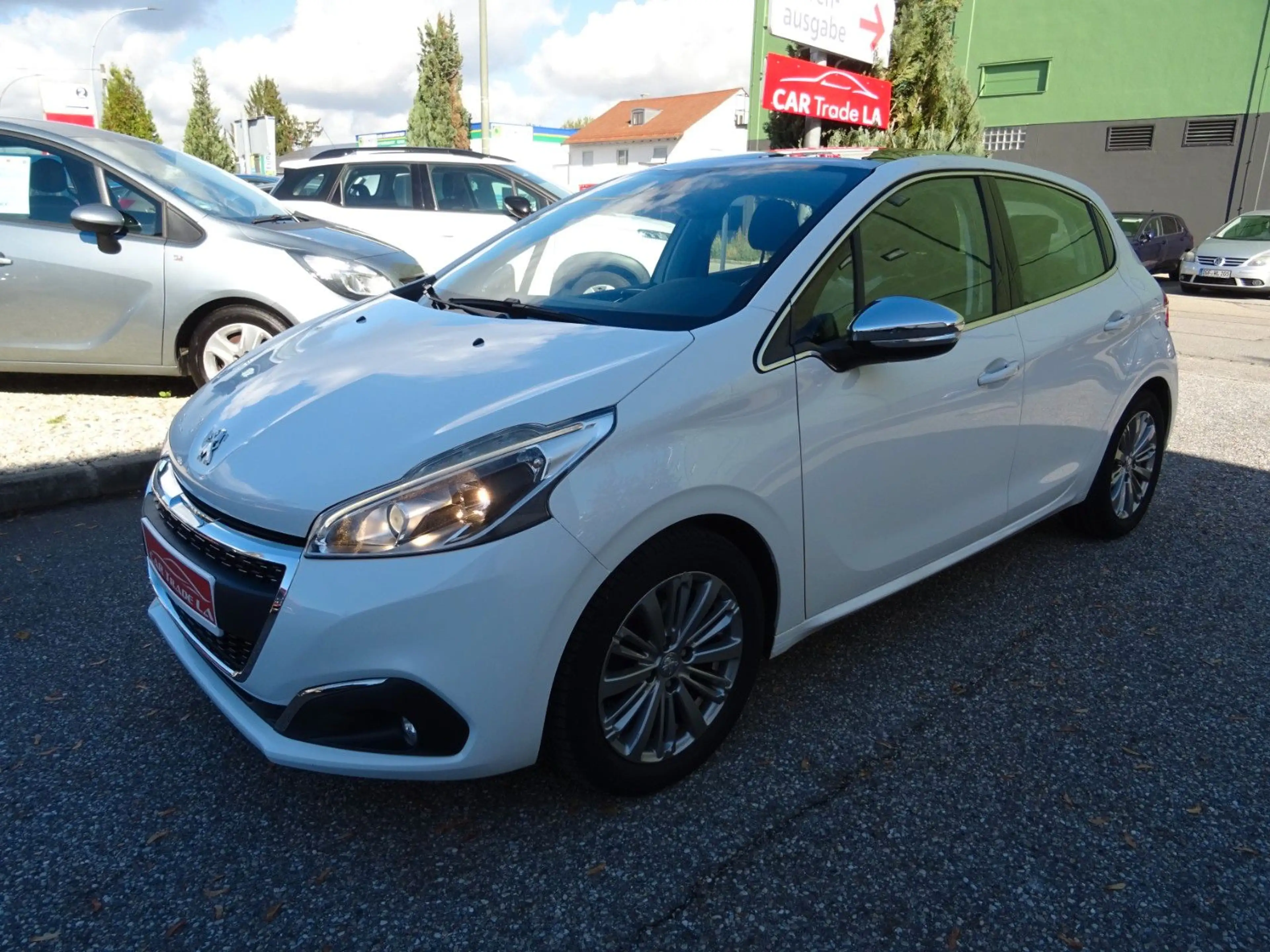 Peugeot 208 Allure — photo 9