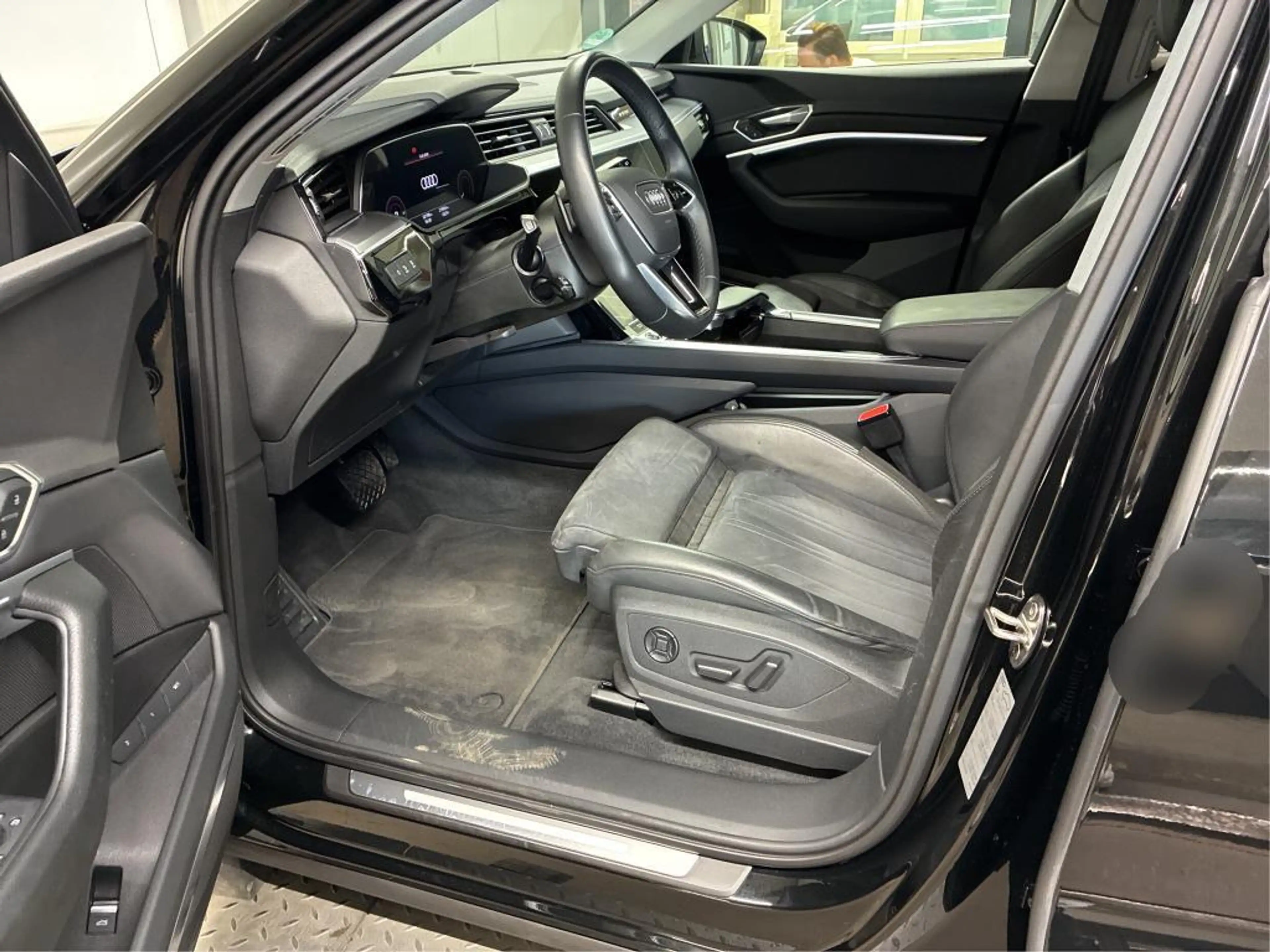 Audi e-tron 55 ACC AHK HuD NIGHT B&O KAMERA 20Z — photo 9