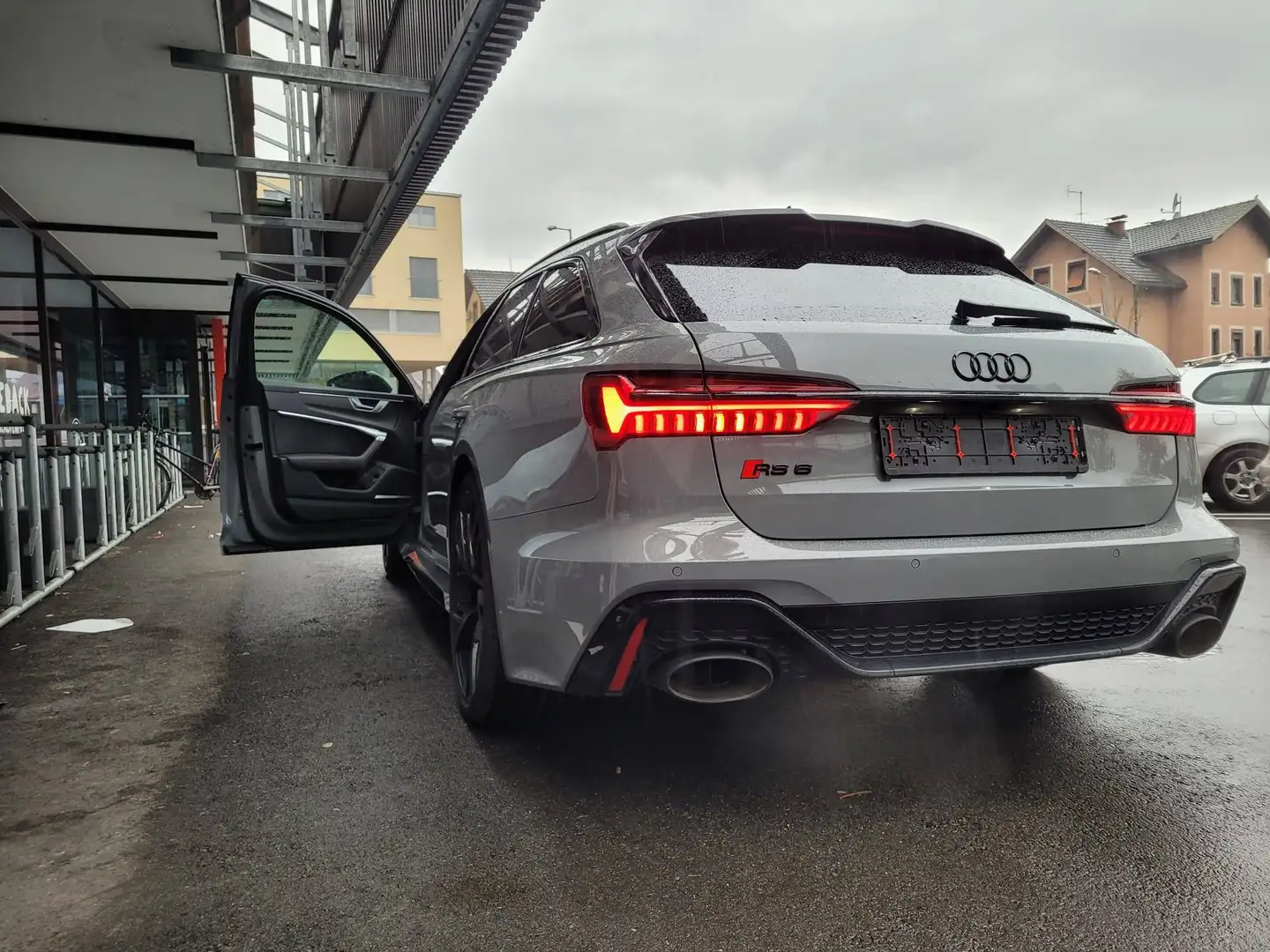 Audi RS6 RS6 Avant 4,0 TFSI quattro MHEV S-tronic Grau - 2