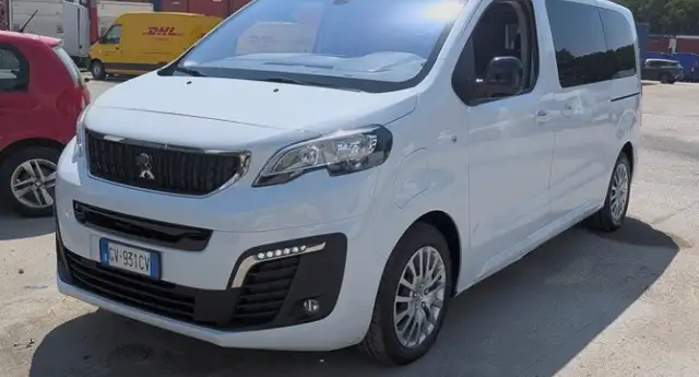Peugeot e-Traveller TRAVELLER 75kWh 136cv Business Standard 9 posti - GV931CV
