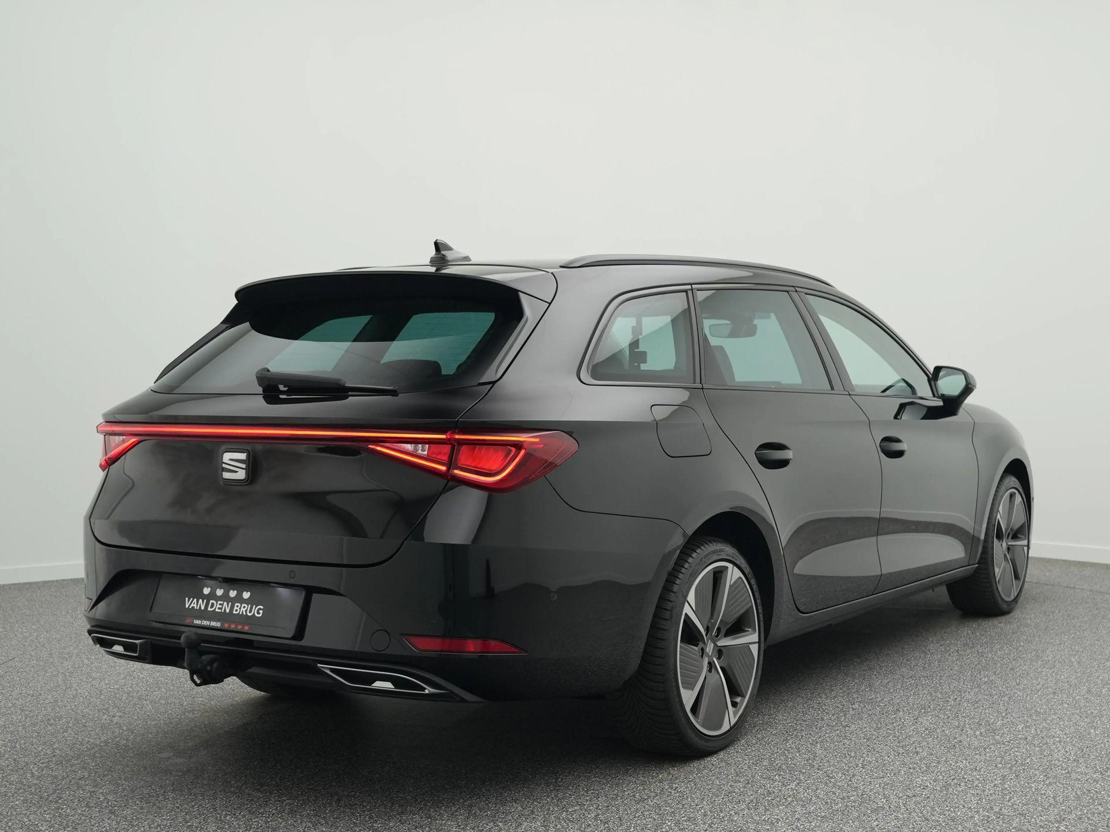 SEAT Leon e-Hybrid Sportstourer 1.4 TSI 204pk eHybrid PHEV FR | Trekh — photo 2