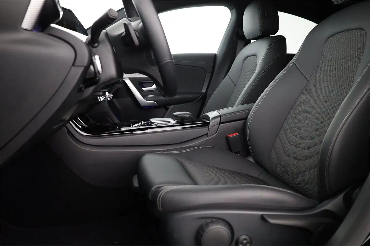 Mercedes-Benz CLA 250 e PHEV Keyless-Go-Paket Nightpaket 17