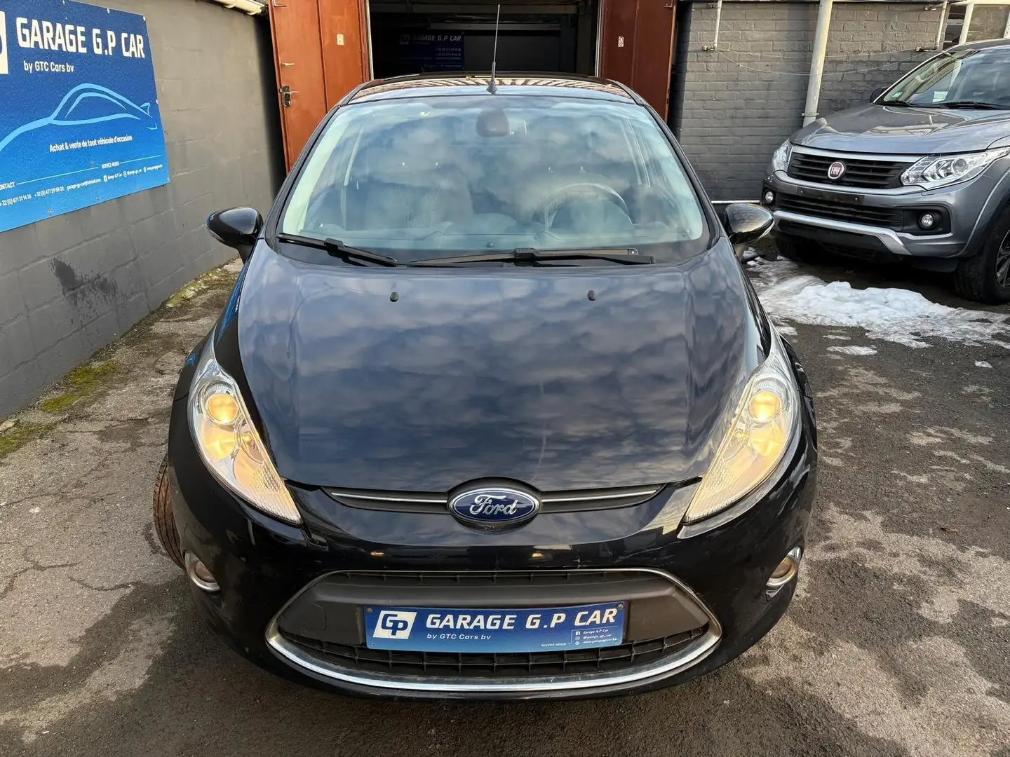 Ford Fiesta 1.4i Sound Connection Trend Zwart - 2