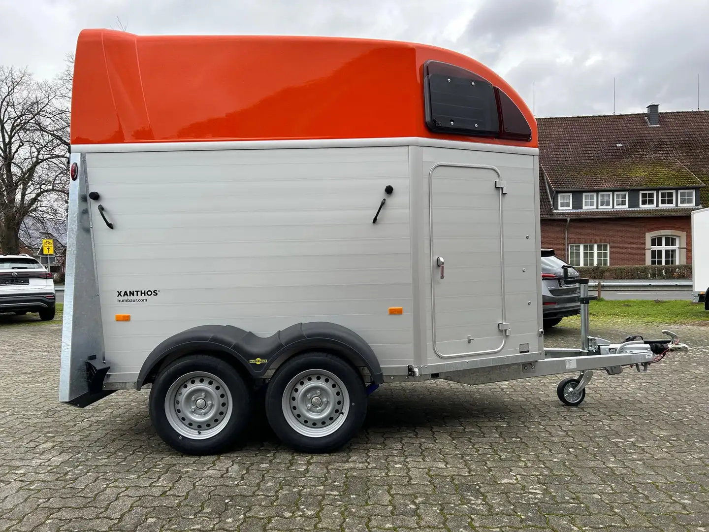 Humbaur Pferdeanhänger Xanthos 2400 2,4t 100km/h Sattel... - 2
