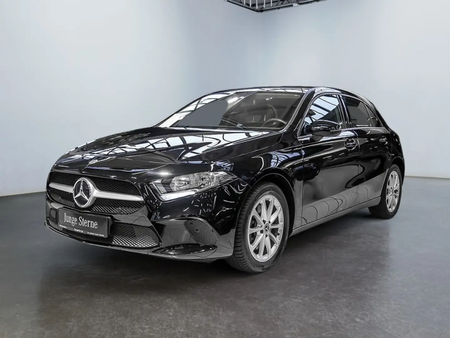 Mercedes-Benz A 250 e Kompaktlimousine SPUR SHZ Schwarz - 2