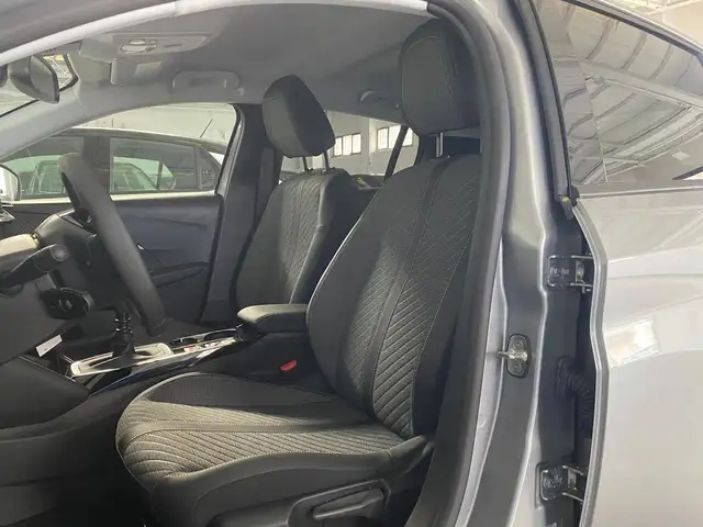 Peugeot 208 view 8