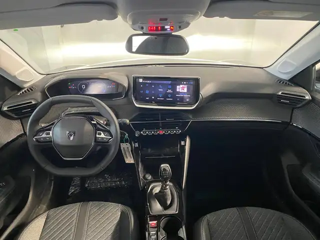 Peugeot 208 view 11