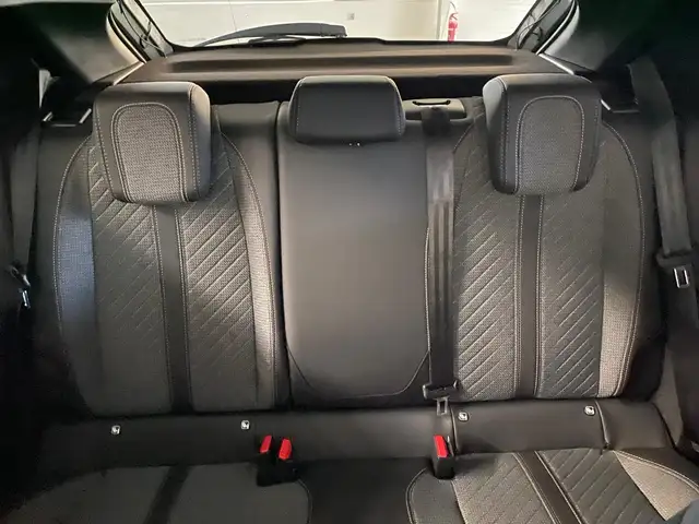 Peugeot 208 view 10