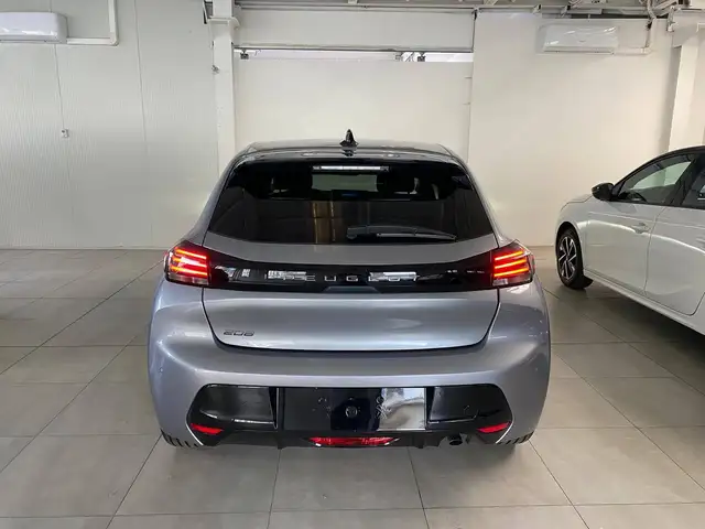 Peugeot 208 view 4