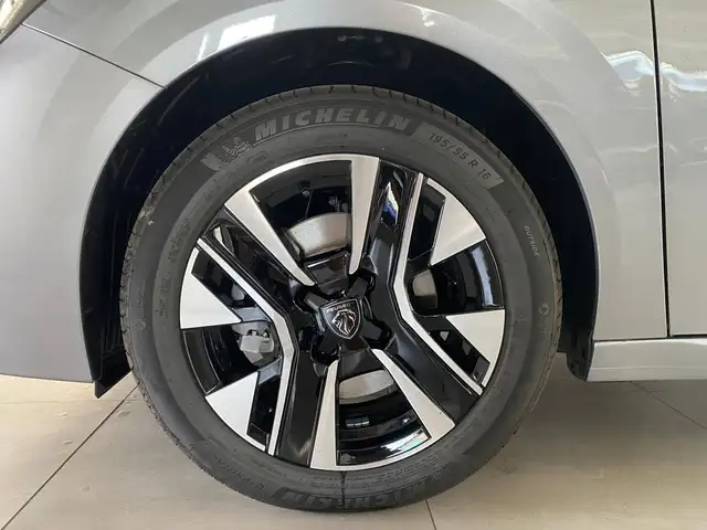 Peugeot 208 view 6