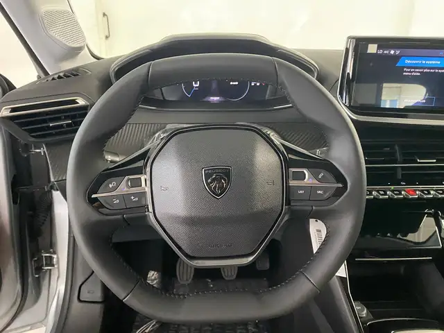 Peugeot 208 view 12