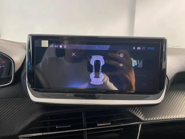Peugeot 208 view 14