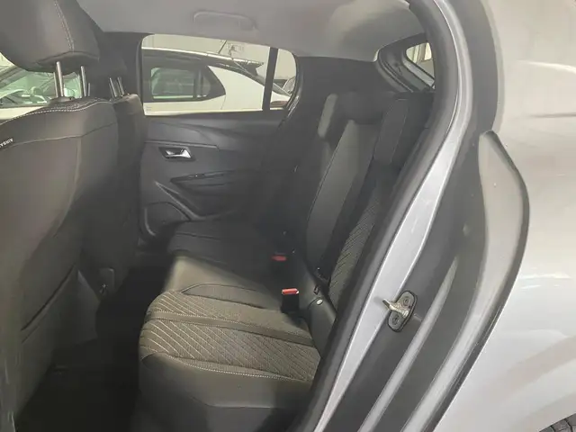 Peugeot 208 view 9