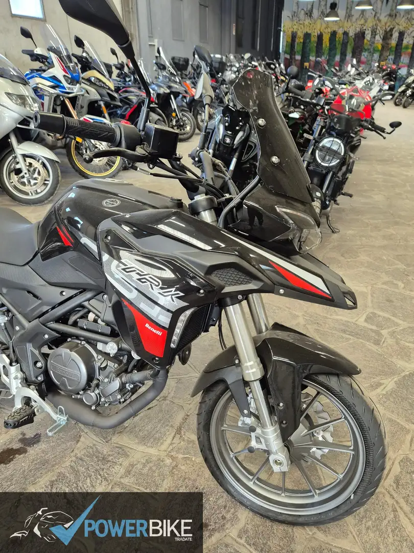 Benelli TRK 251 Negro - 2